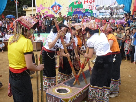 rồi đến những điệu khắc luống.