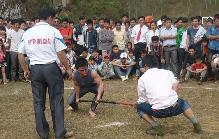 Và trò chơi đẩy gậy.