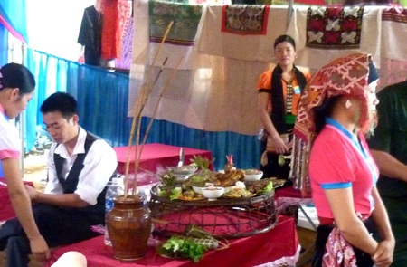 Đặc sản món ăn của đồng bào Thái ở lễ hội Hang Bua.