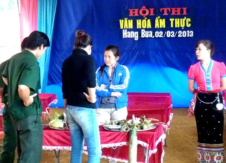 Hò mọc ở lễ hội Hang Bua.