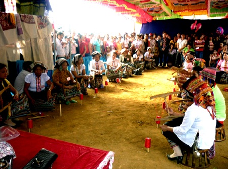 Hội thi với 20 người phụ nữ Thái được tuyển ra từ các bản làng. 