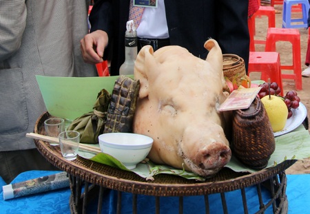 Món ăn cúng lễ của người Khơ Mú.