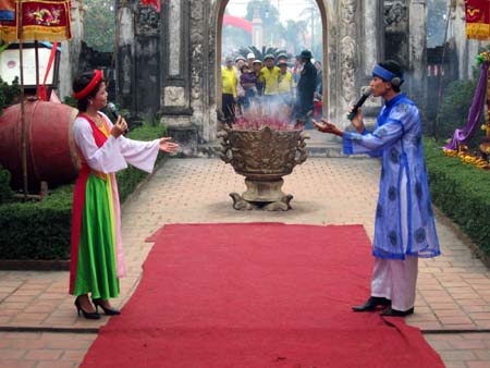Hát giao duyên phường vải, nét đẹp văn hóa xứ Nghệ trong lễ hội đền Nguyễn Xí.