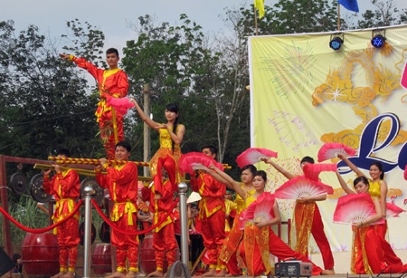 Những tiết mục văn nghệ chào mừng lễ hội.