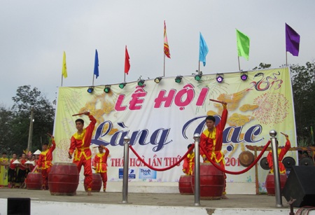  Màn đánh trống khai hội.