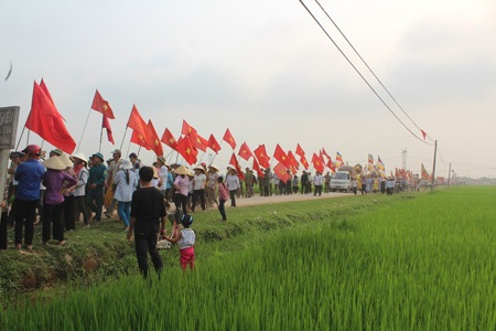 Cờ Tổ quốc, cơ hoa rợp trời trong lễ rước