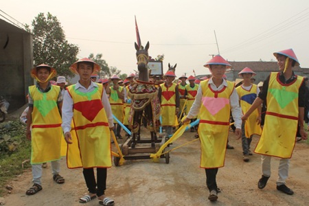 Người dân cầu bình an.