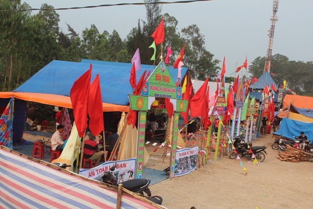 Hội trại giữa các xã cũng góp thêm màu sắc cho lễ hội năm nay.
