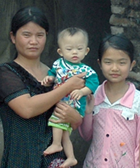 Mới 12 tháng tuổi nhưng đến thời điểm này cháu Hoành đã 13 lần nhập viện.