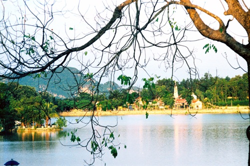 Một góc Hồ Thung Mây.