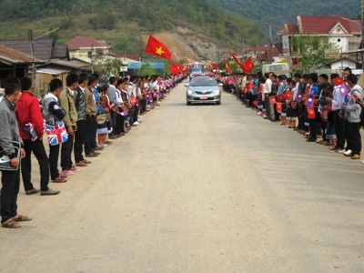 An táng 72 hài cốt liệt sĩ quân tình nguyện và chuyên gia Việt Nam - 1 Đón các anh từ nước bạn Lào về Việt Nam.