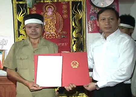 Trao thư của Chủ tịch nước tới gia đình nam sinh dũng cảm