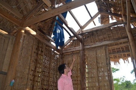 Nhiều nhà dân bị hư hỏng.