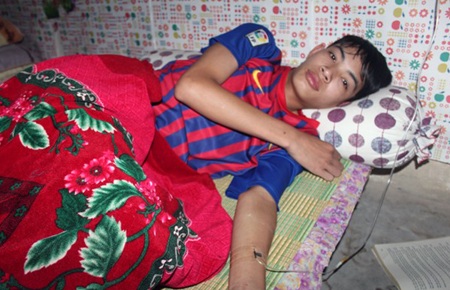 Đào hố “chôn sống” người ở nghĩa địa vì nghi ăn trộm tiền