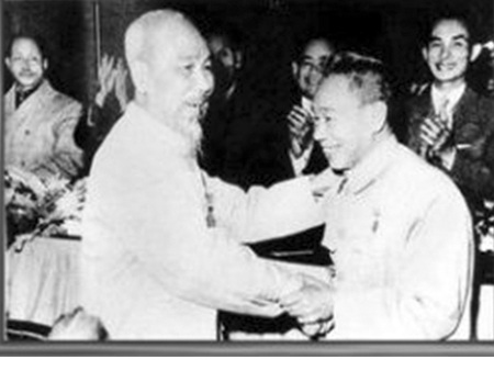 Bác Hồ về thăm quê Nghệ An ngày 14-6-1959.