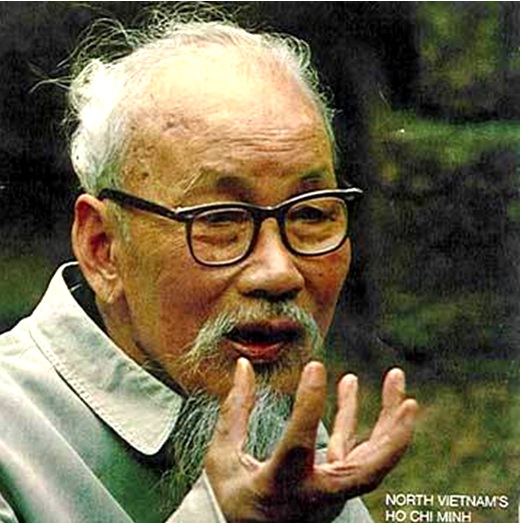 Bác Hồ nói chuyện với nhân dân Kim Liên, Nam Đàn ngày 9-12- 1961.