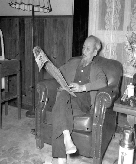 Một phút nghỉ ngơi của Bác.