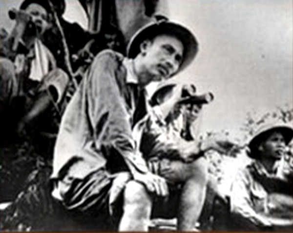 Bác Hồ về thăm nông trường Đông Hiếu (huyện Nghĩa Đàn cũ, nay TX Thái Hòa) vào ngày 10-12-1961.