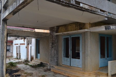 Những ngôi nhà xưa đang "hấp hối" - 7 Khung cảnh hoang tàn đến thê lương.