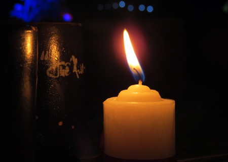 Ngọn nến yêu thương được thắp lên từ các bạn trong câu lạc bộ Huế trong tôi.