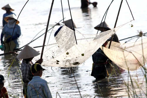 Chị em cũng sẵn sàng cột rớ.