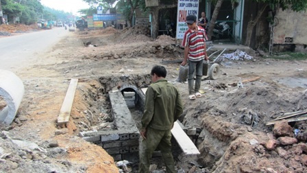 Hàng chục hộ dân bức xúc vì công trình thoát nước