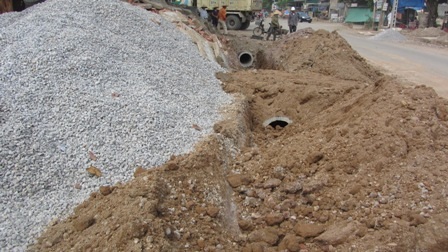 Hàng chục hộ dân bức xúc vì công trình thoát nước