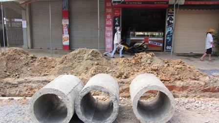 Hàng chục hộ dân bức xúc vì công trình thoát nước