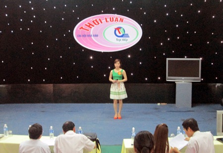 Thí sinh Nguyễn Hoàng Tịnh Uyên (SBD 09) đến từ tỉnh Thừa Thiên Huế.