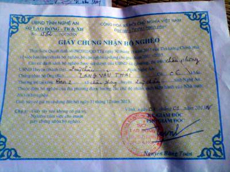 Giấy hộ nghèo, sổ hộ khẩu.