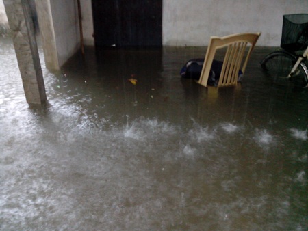 Nước dâng cao gần 1m.