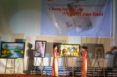 Những bức tranh được bán.