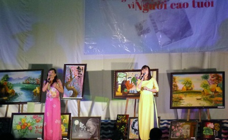 Song hành cùng đêm từ thiện, là chương trình nghệ thuật.