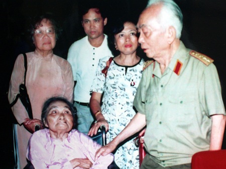 Dưới gánh hoa Xuân - 1 Dưới gánh hoa Xuân