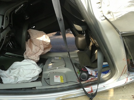 ... và xuất hiện máu trên xe sau cú va chạm....