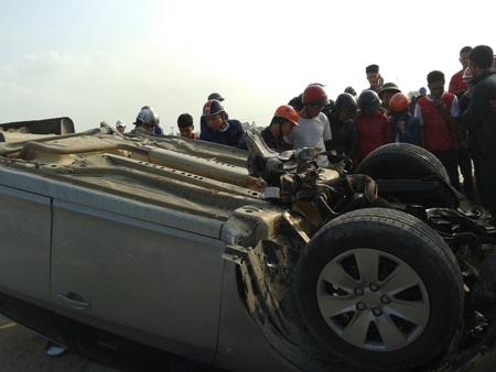 Chiếc Lacetti bị lật...