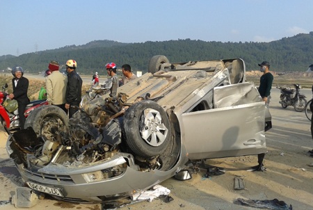 ... kính, máy móc, gầm... cũng bị hư hỏng nhiều bộ phận...