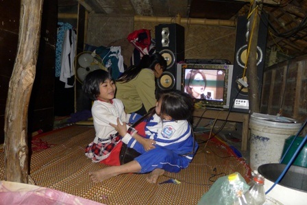 Những đứa trẻ chỉ biết ngày tết khác ngày thường là được nghỉ học.