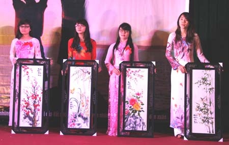 Biểu diễn thời trang Xuân yêu thương mang Tết ấm đến với trẻ em nghèo