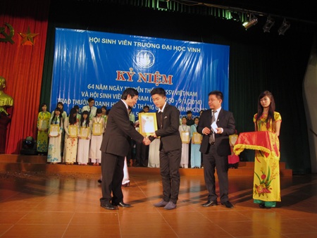 ĐH Vinh: Gần 100 SV đạt danh hiệu “Sao Tháng Giêng”, “Sinh viên 5 tốt”