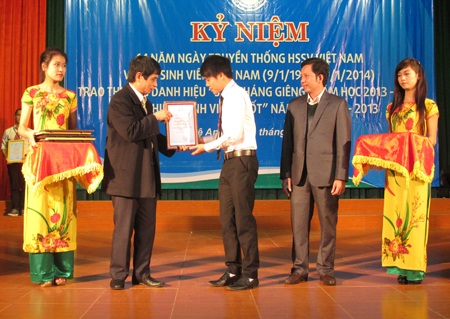 ĐH Vinh: Gần 100 SV đạt danh hiệu “Sao Tháng Giêng”, “Sinh viên 5 tốt”