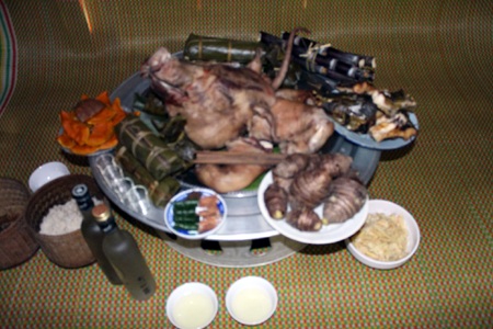 Mâm cỗ ngày tết của dân tộc Khơ Mú.