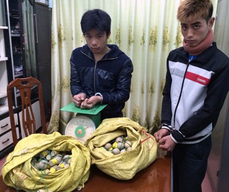 Các đối tượng buôn pháo bị bắt.