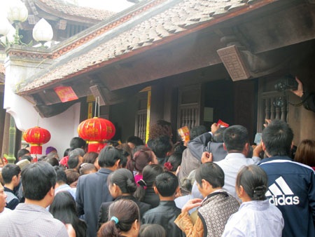 Tái hiện chiến công hiển hách của Hoàng đế Quang Trung - 9 Hàng nghìn du khách thập phương đến tham dự Lễ kỷ niệm.