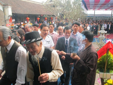 Tái hiện chiến công hiển hách của Hoàng đế Quang Trung - 8 Hàng nghìn du khách thập phương đến tham dự Lễ kỷ niệm.
