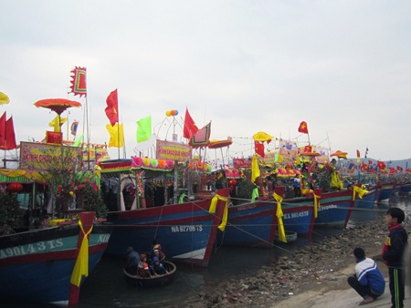 Chú “Voi thần” cũng được chau chuốt trước lúc tham gia rước lễ.