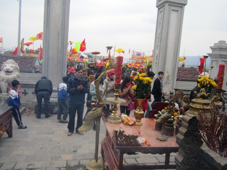 Chú “Voi thần” cũng được chau chuốt trước lúc tham gia rước lễ.