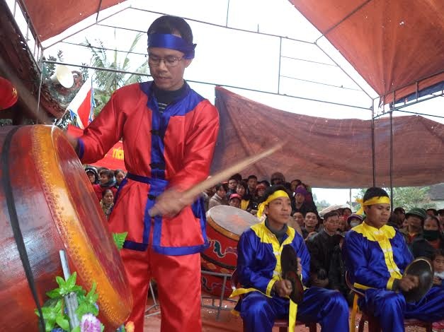 Người đánh trống to phải có sức khoẻ và biết tiết tấu và phách nhịp.