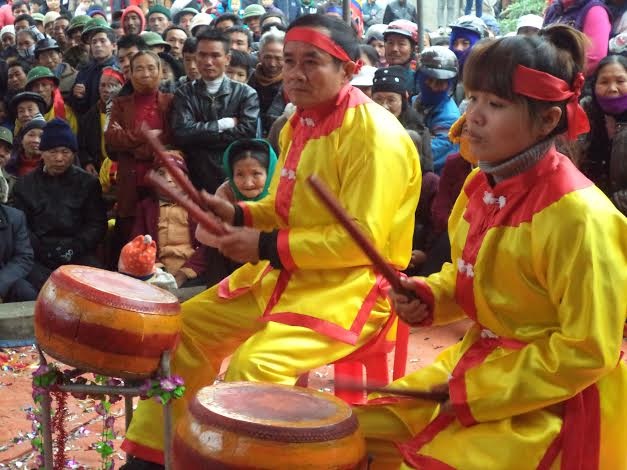 Nét đẹp hội thi đánh trống đầu Xuân - 4 Thiếu nữ xã Hợp Thành tham gia Hội trống tế đầu Xuân.