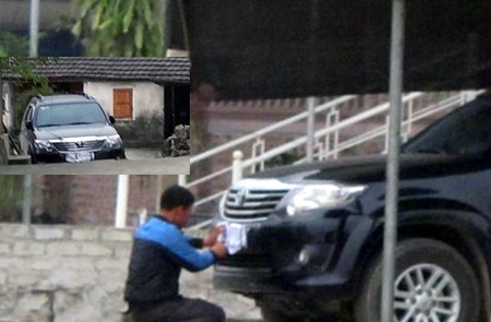 Chiếc xe biển xanh đậu tại bãi đỗ xe đền ông Hoàng Mười (Hưng Nguyên, Nghệ An) sáng ngày 9/2.